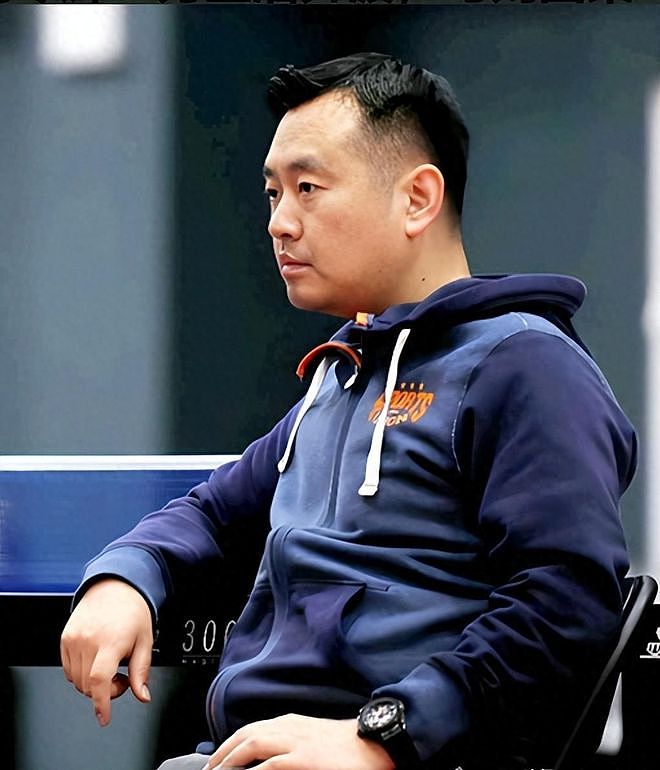 51岁孔令辉：为生活奔波，与刘国梁9年未见面，一个电话让他落泪（组图） - 1