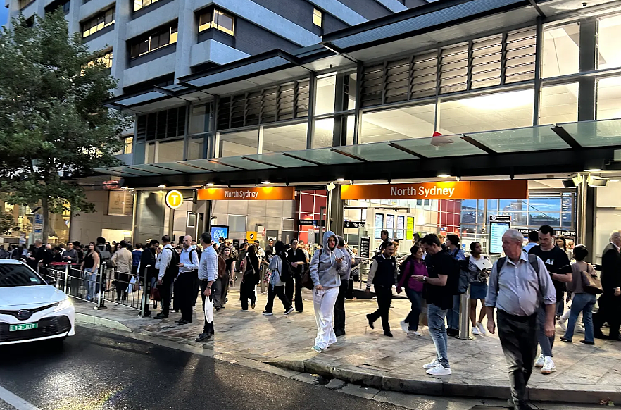 悉尼强雷暴突袭：1.1万户断电、华人区地铁停运，起重机砸楼画面曝光（视频/组图） - 5