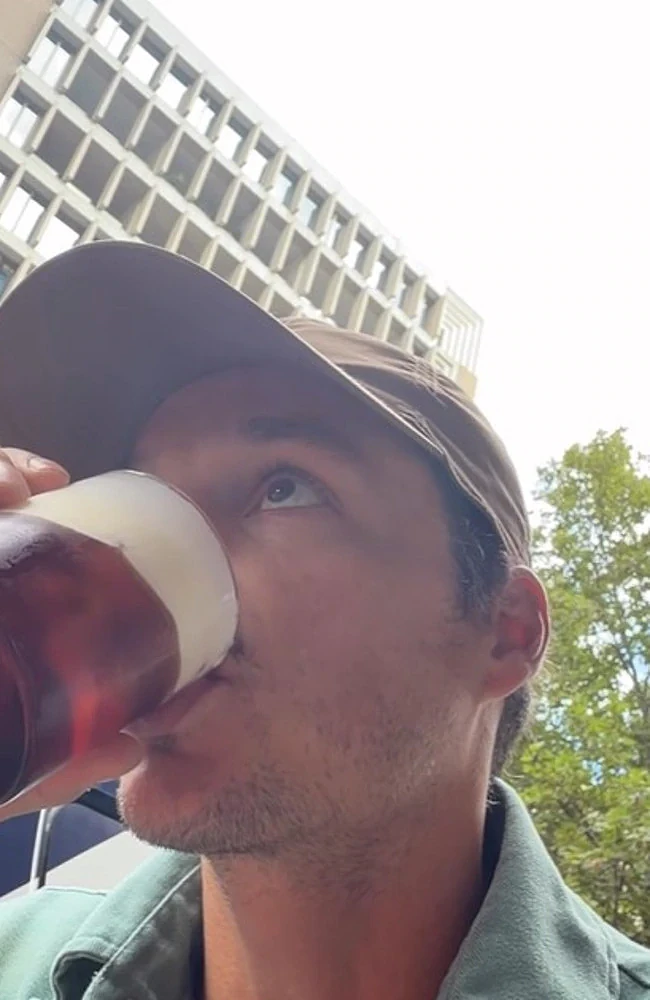 “我快疯了!”美国小伙在澳洲全城搜寻差评咖啡,结果却让他破防(组图) - 5