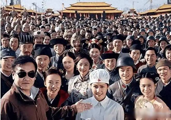 美女泛滥，懒汉遍地！横店20万群演陷入困境：时薪降至13.5元，恐难维持生活（组图） - 1