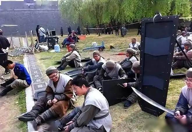 美女泛滥，懒汉遍地！横店20万群演陷入困境：时薪降至13.5元，恐难维持生活（组图） - 4