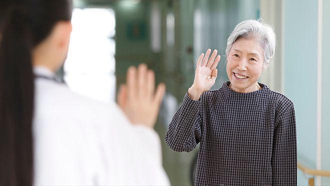 “陪伴式养老”成晚年噩梦：67岁大妈40万存款被女儿女婿掏空 - 4