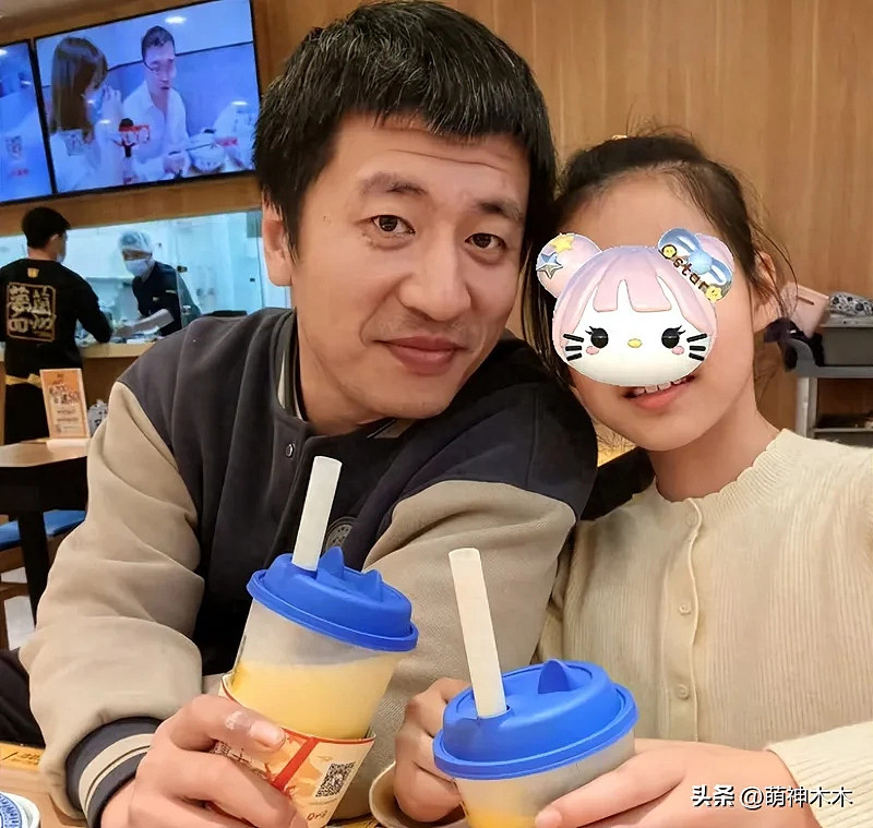 张雪峰前女友哭红眼,否认介入张雪峰婚姻(组图) - 1