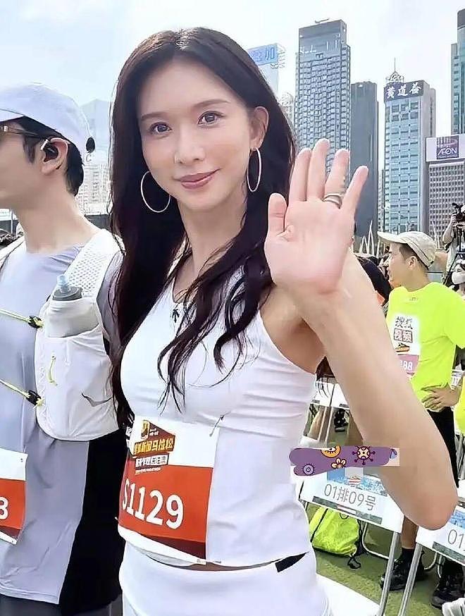 炸屏跑圈!51岁林志玲跑马拉松,生图状态封神,网友:满50减30!(组图) - 4