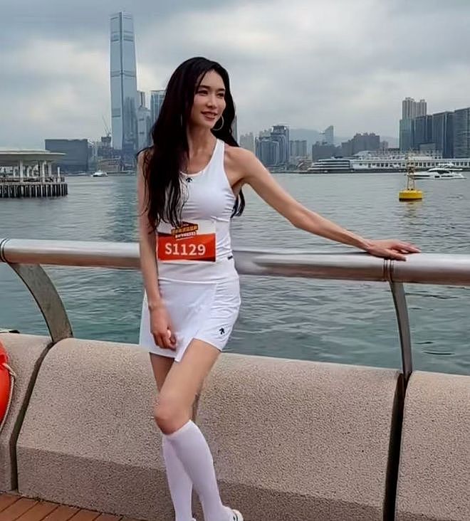 炸屏跑圈!51岁林志玲跑马拉松,生图状态封神,网友:满50减30!(组图) - 8