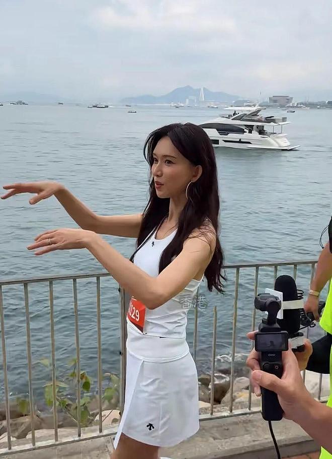 炸屏跑圈!51岁林志玲跑马拉松,生图状态封神,网友:满50减30!(组图) - 11