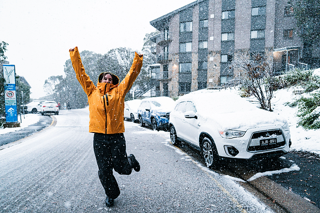 澳洲多州遭极端天气横扫！新州维州降雪，悉尼数千户断电，西澳飓风肆虐（组图） - 1