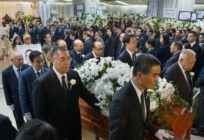 香港千亿豪门要改姓?第一个跌落神坛的“四大家族”,出现了!(组图) - 5