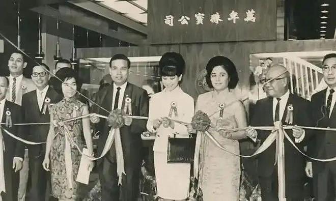 香港千亿豪门要改姓?第一个跌落神坛的“四大家族”,出现了!(组图) - 7