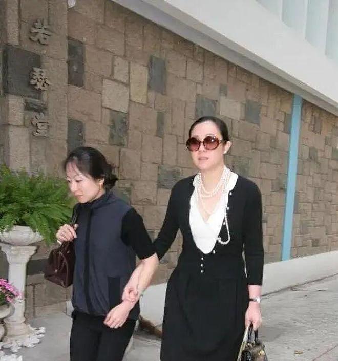 香港千亿豪门要改姓?第一个跌落神坛的“四大家族”,出现了!(组图) - 15