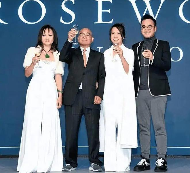 香港千亿豪门要改姓?第一个跌落神坛的“四大家族”,出现了!(组图) - 16