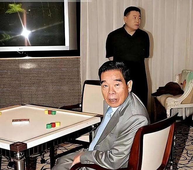 香港千亿豪门要改姓?第一个跌落神坛的“四大家族”,出现了!(组图) - 24