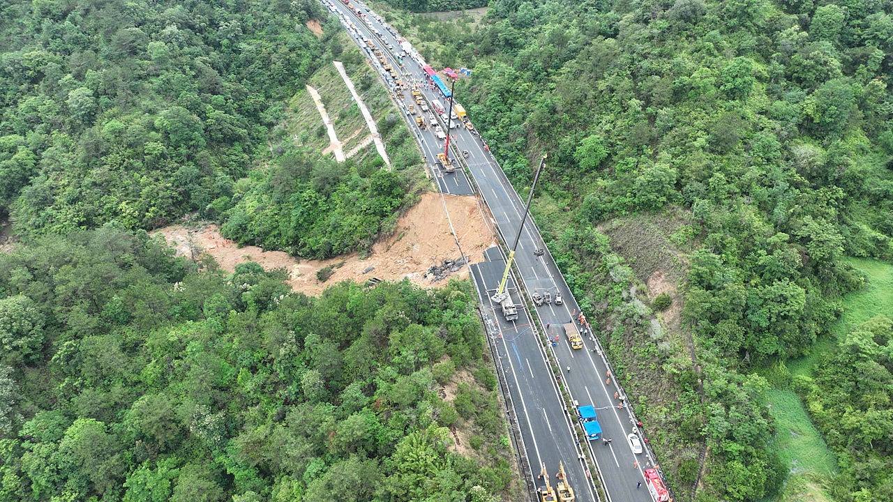 梅龙高速路陷整改报告：广东排查22万公里公路发现1.6万处隐患（组图） - 1