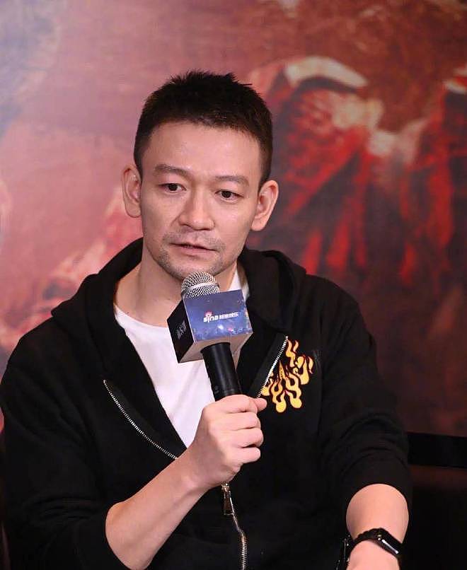 吴京曝郭帆拍《流浪地球 2》拼到极致:日均睡4小时,靠5杯咖啡硬撑(组图) - 6