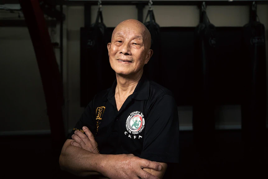 澳洲武林巅峰！83岁华裔获封功夫十段大宗师，昔日曾护店力抗飞车党 - 1