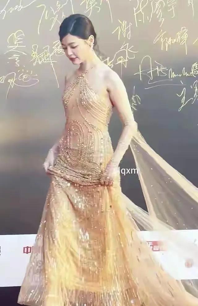 辛芷蕾没遮副乳,全网吵翻天,到底在吵什么?(组图) - 2