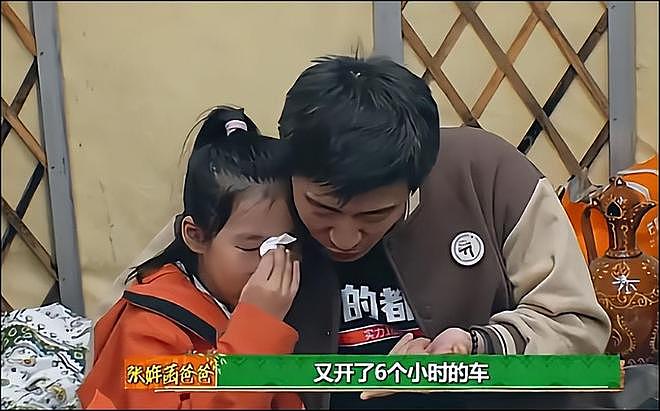 张雪峰追悼会:遗像被鲜花包裹,员工全黑衣,女儿和奶奶让人心疼(组图) - 13