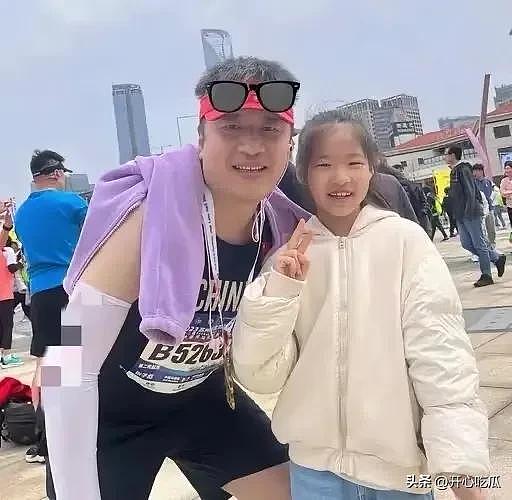 张雪峰的女儿张姩菡流泪发文，称赞爸爸很伟大，去天上做文曲星了（组图） - 10