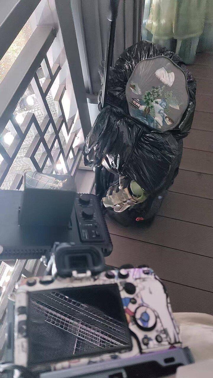 拍老婆也不行…游客拍照设备太专业，河南开封景区驱赶（图） - 1