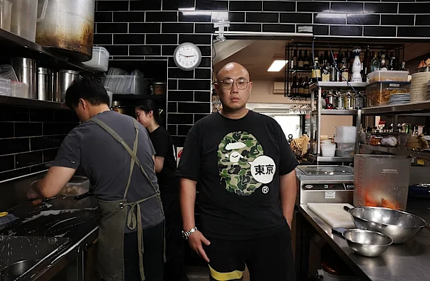 中东冲突推高油价致通胀，悉尼亚裔餐厅老板哀叹：客人不来，菜价恐涨30%（组图） - 1