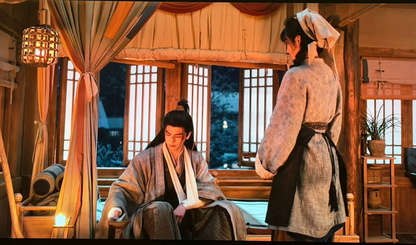 “粉底液将军”冲上热搜！热播剧《逐玉》男主造型引热议，网民：打仗不忘补妆（组图） - 7