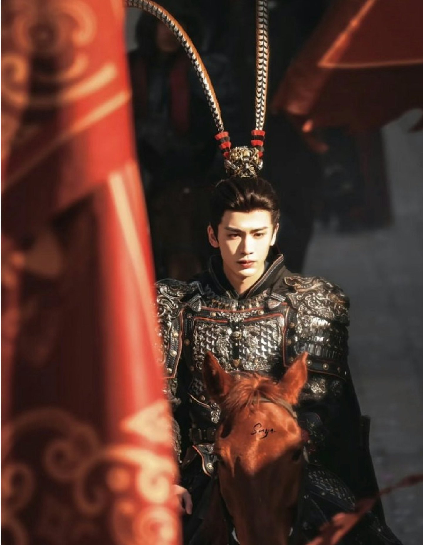 “粉底液将军”冲上热搜！热播剧《逐玉》男主造型引热议，网民：打仗不忘补妆（组图） - 8