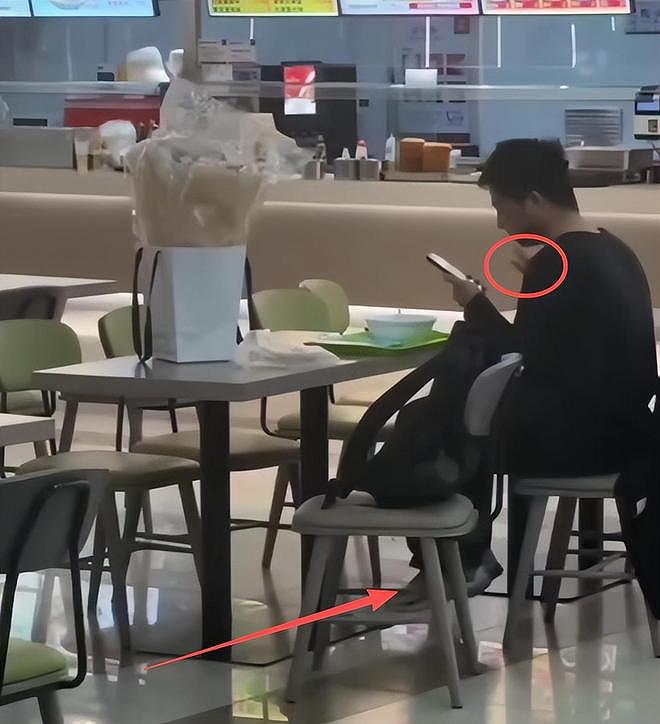 吉林某大学男生表白失败,竟当众怒砸食堂!损失高达10多万,网友炸锅(组图) - 2