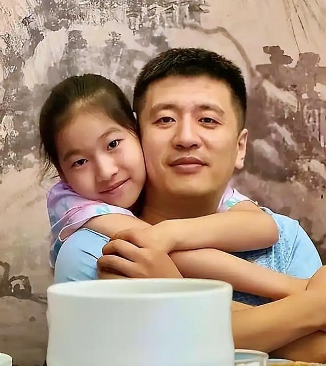 张雪峰二婚妻子付幸：几个月婚姻分走数亿，11岁女儿遗产继承复杂 - 4