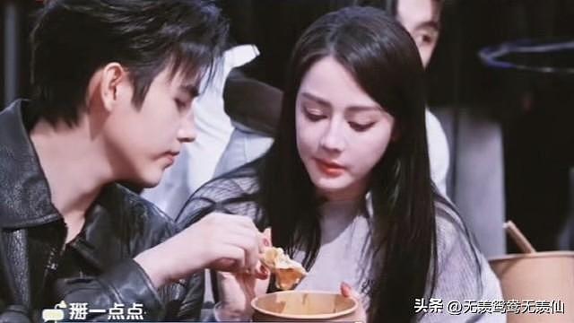 笑不活了!迪丽热巴一个葱油饼,把陈飞宇“喂”上了热搜 - 3