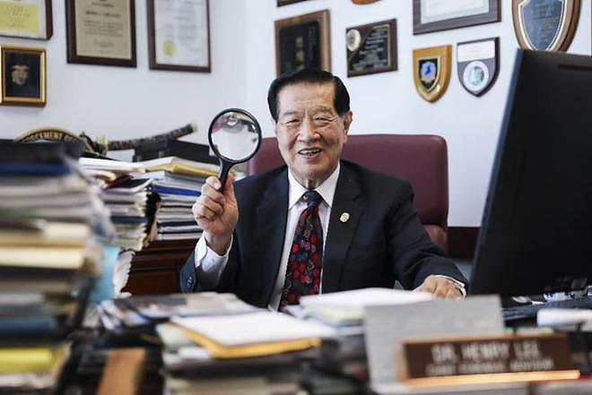 李昌钰的信任危机往事:曾被指控伪造证据,后以千万美元和解(组图) - 1