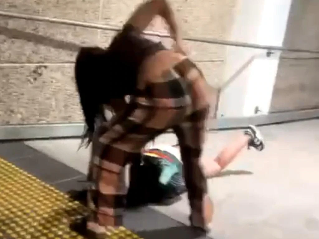 “这就是下场!”新州15岁少女被当众拖发踢头,施暴视频疯传,警方介入(组图) - 3