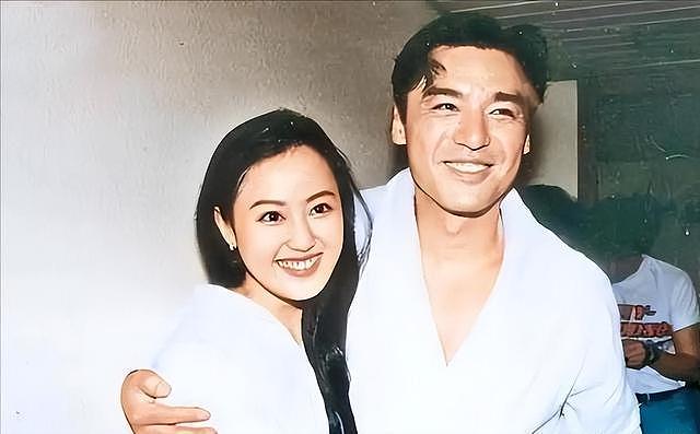 45岁仍拍三级片追求刺激？从亿万富豪再到烂片女王，她在追求什么（组图） - 2