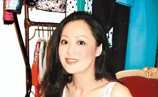 45岁仍拍三级片追求刺激？从亿万富豪再到烂片女王，她在追求什么（组图） - 7