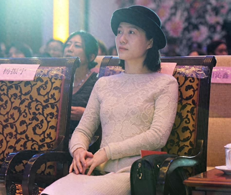 杨振宁去世5个月,翁帆怀孕传闻真相大白 - 1