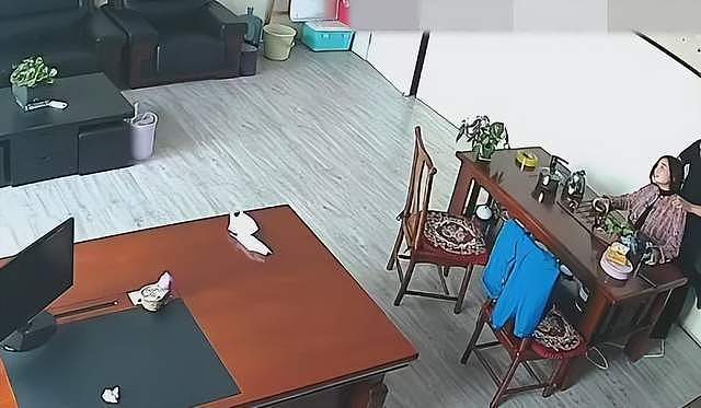 办公室不雅行为！摄像头忘关视频曝光，这些人把“体面”丢了一地（组图） - 1