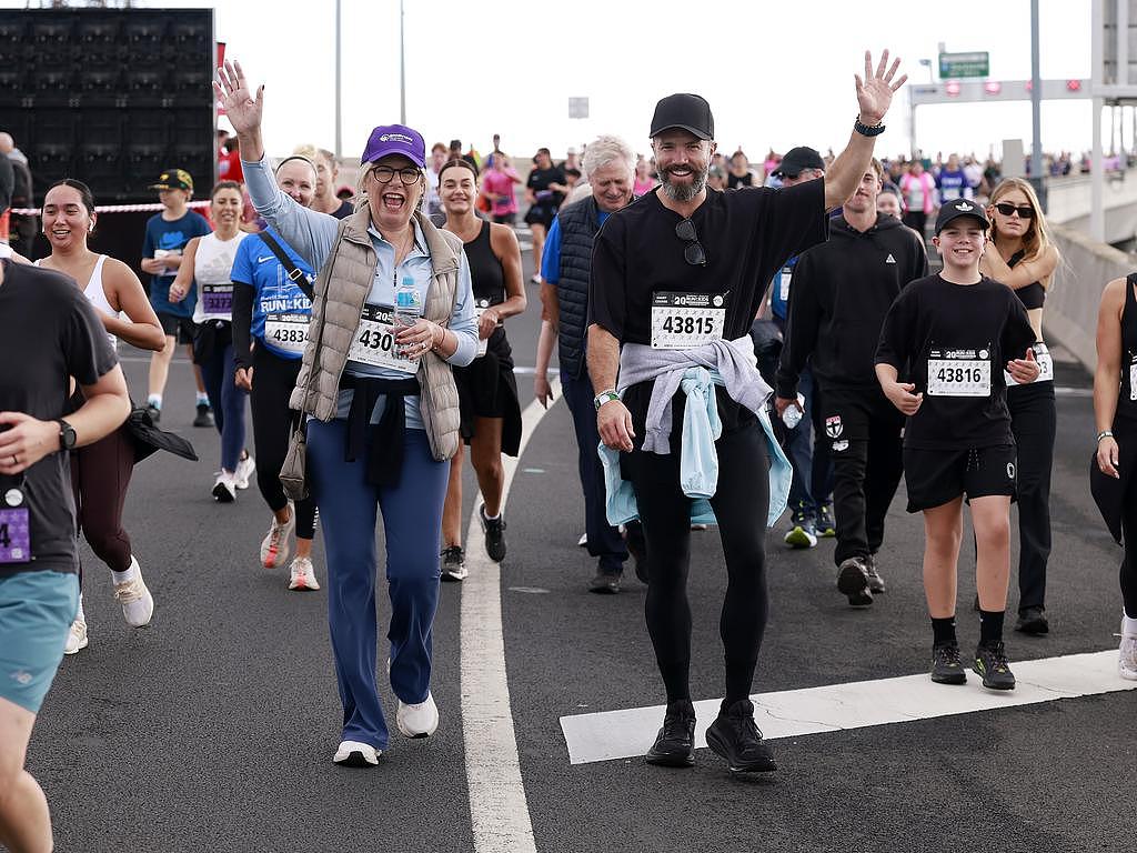 墨尔本3万人走上街头，2026年度Run for the Kids慈善跑火热开赛（组图） - 1