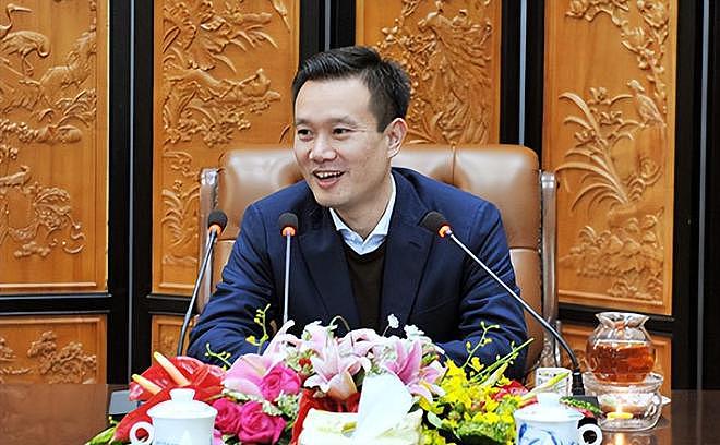 纽约机场一副手铐，如何震碎了神秘富豪的3000亿“假央企”（组图） - 3