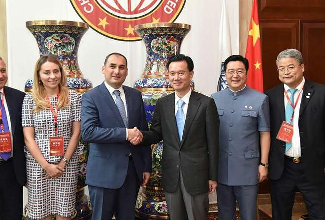 纽约机场一副手铐，如何震碎了神秘富豪的3000亿“假央企”（组图） - 7