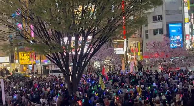 日本爆发抗议：高市道歉！小泉道歉！中国对不起！（图） - 1