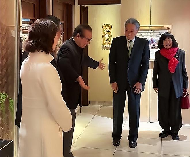 杨振宁去世5个月后,49岁翁帆现状:剪了头发染了色,仍独居国内(组图) - 6