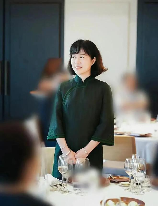 杨振宁去世5个月后,49岁翁帆现状:剪了头发染了色,仍独居国内(组图) - 7