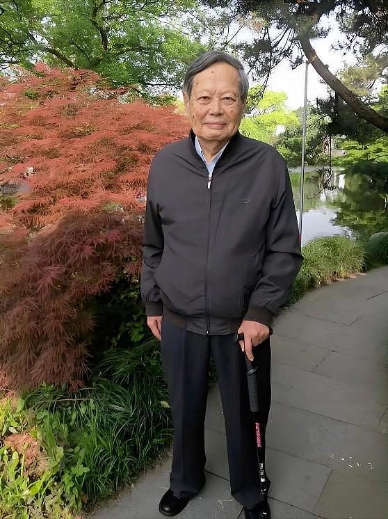杨振宁去世5个月后,49岁翁帆现状:剪了头发染了色,仍独居国内(组图) - 8