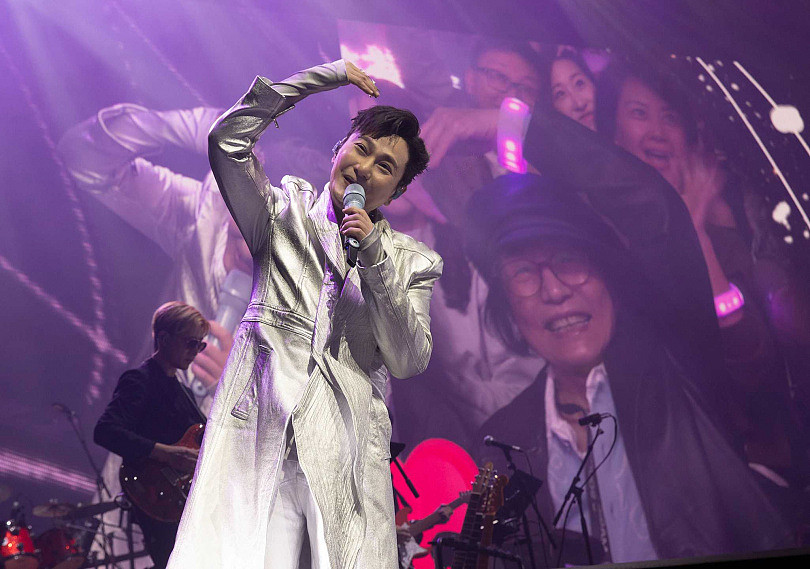 张信哲8年巡演在悉尼画下句点!坦言曾动念退休:但欲罢不能(组图) - 2