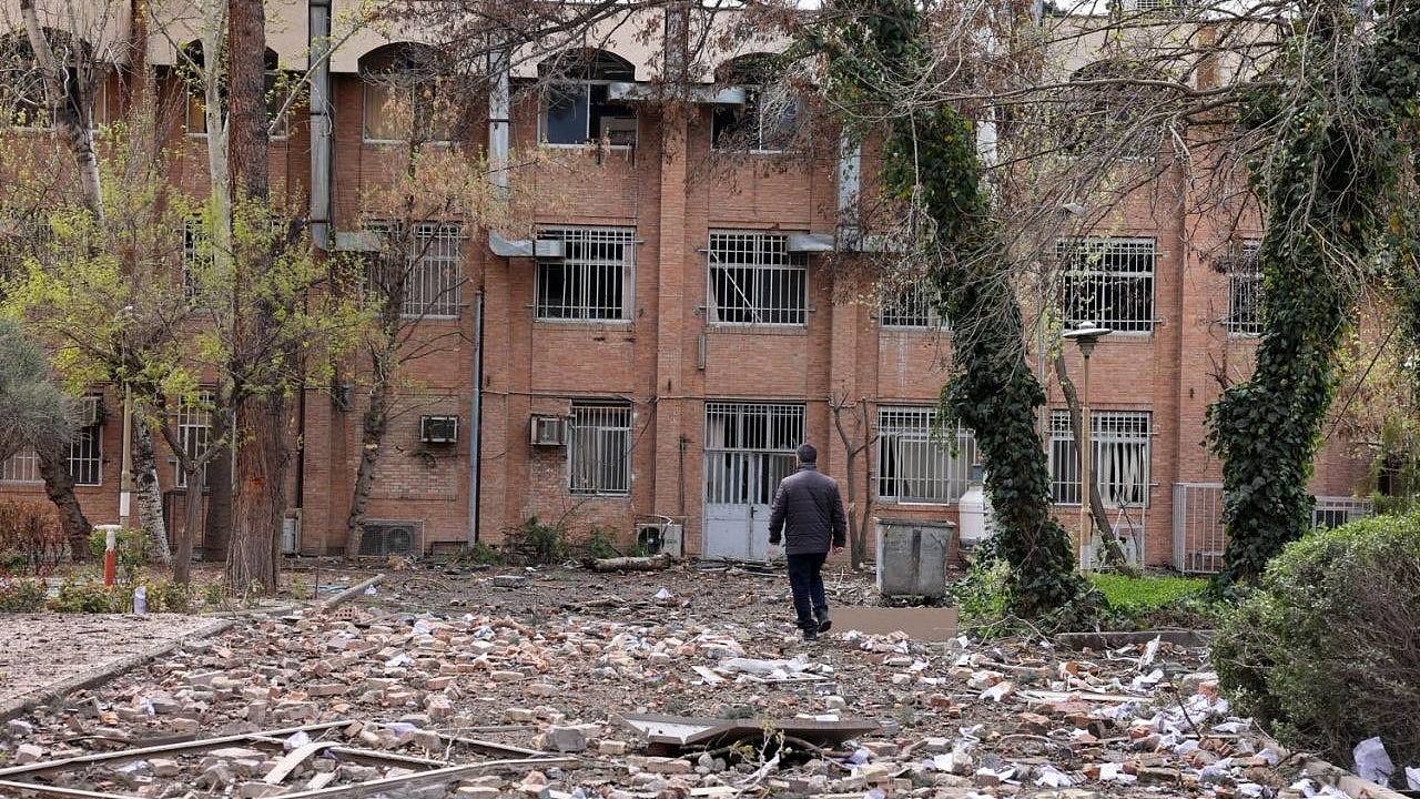 伊朗对美下通牒：24小时内谴责袭击，否则攻击中东美以大学（组图） - 1