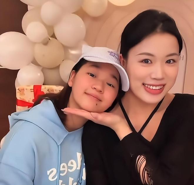 排面!全红婵晒19岁庆生照:跳水奥运冠军集体亮相,杨倩也出席(组图) - 3