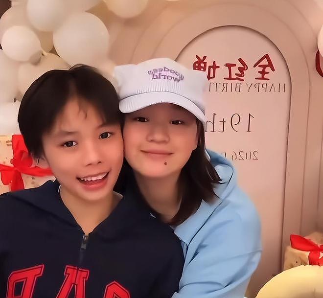 排面!全红婵晒19岁庆生照:跳水奥运冠军集体亮相,杨倩也出席(组图) - 4
