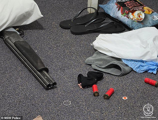 悉尼85岁老人绑架杀人案：女子与嫌犯同床被捕，曾持刀施暴、纵火并袭警（组图） - 6