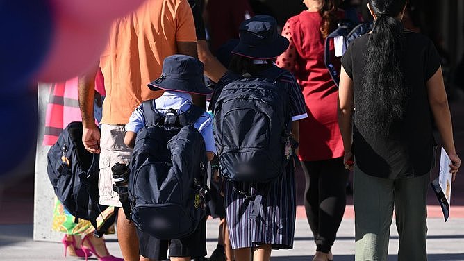 澳洲校长受暴15年翻倍,生产力损失$2.5万!超50%因压力大想离职(图) - 1
