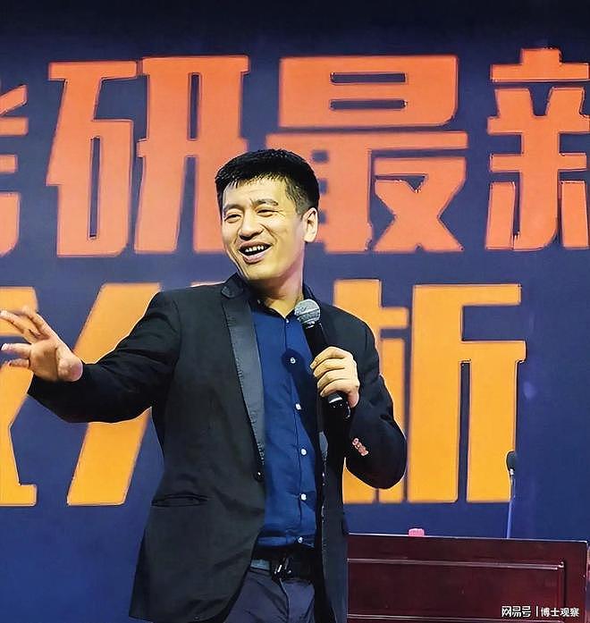 张雪峰棺木由手推车转运，现场画面流出！前妻和现任妻子难掩悲痛（组图） - 12