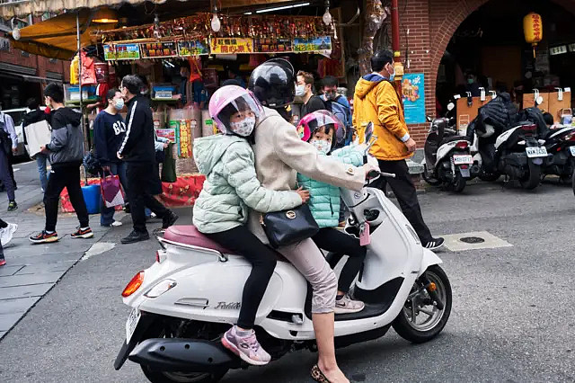 “没人帮忙妈妈会疯掉”——台湾放宽外佣门槛，能解救谁？ - 1